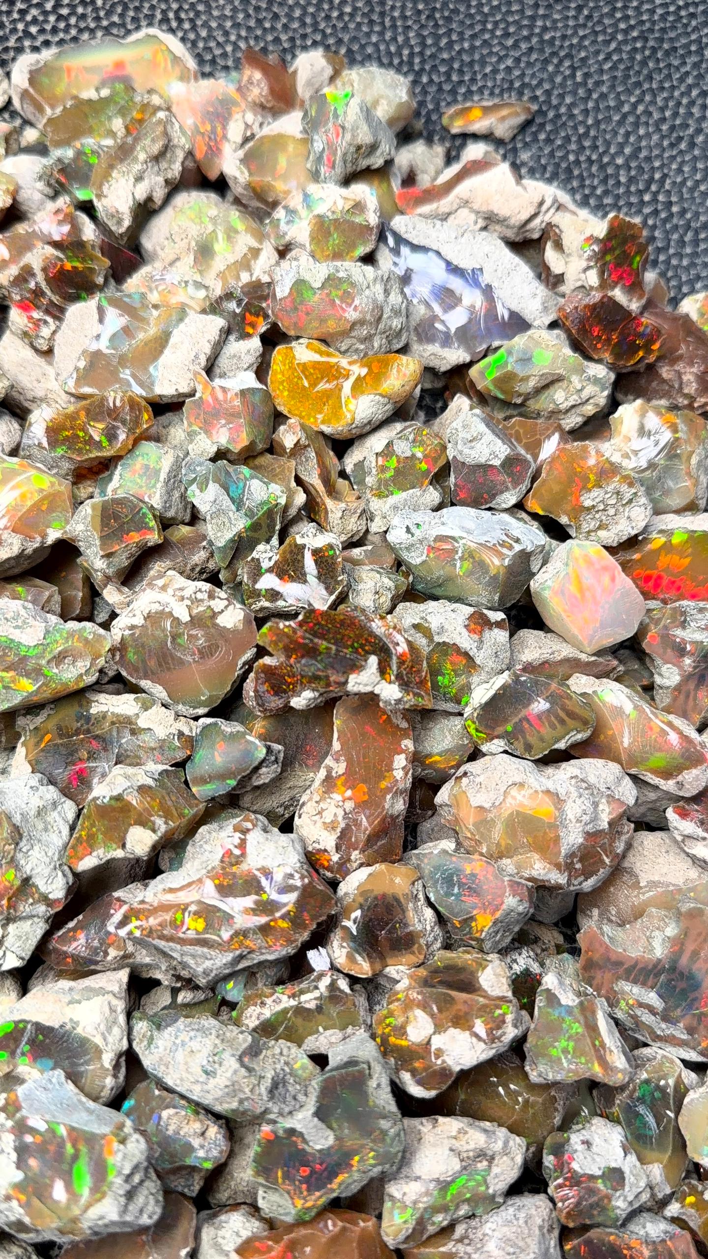 Rough Opal (un cutted)