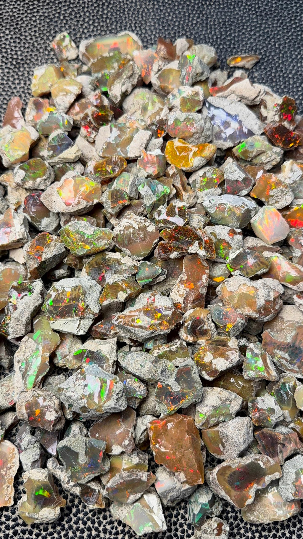 Rough Opal (un cutted)